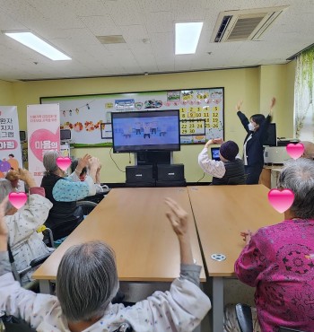 아침 저녁 공기는 차갑지만 절기에 맞춰 새싹들은 하루가 다르게 깨어나고 있어요...
봄에 볼 수 있는 꽃 사진을 보며 맞추고 알아보는 [벚꽃, 개나리, 민들레~~~ 목련 등]
봄에 볼 수 있는 나물은?  질문에
